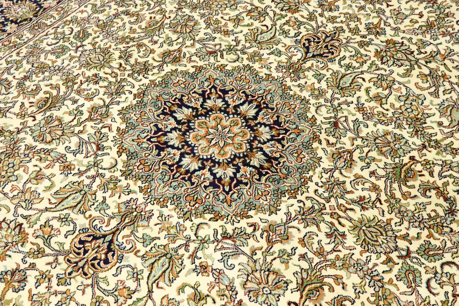 Kashmir silk 258x173 - Image 3
