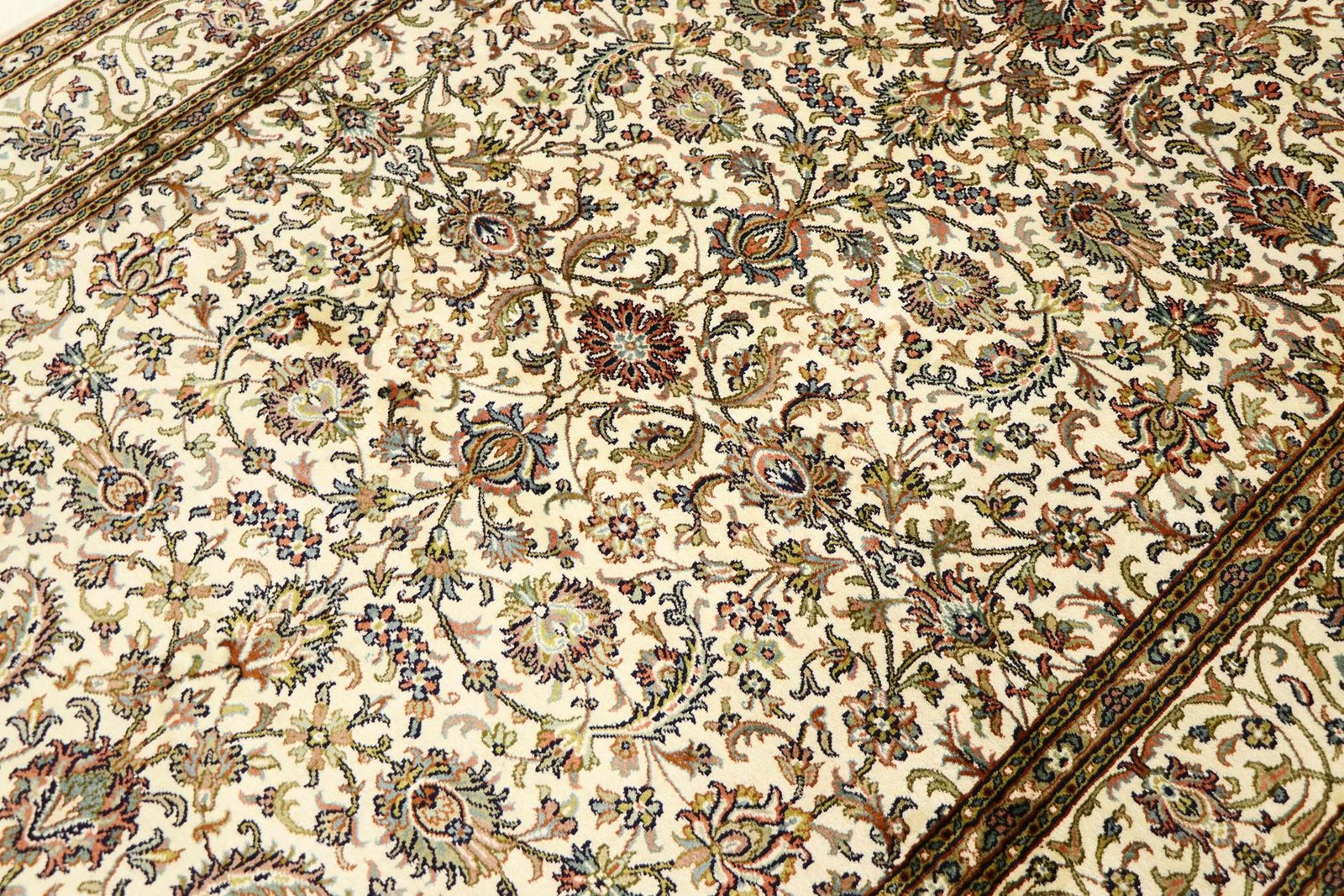 Kashmir silk 184x126 - Image 3
