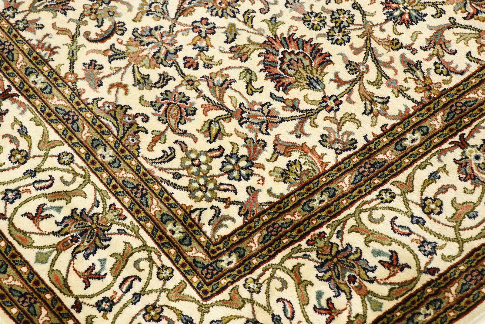 Kashmir silk 184x126 - Image 4