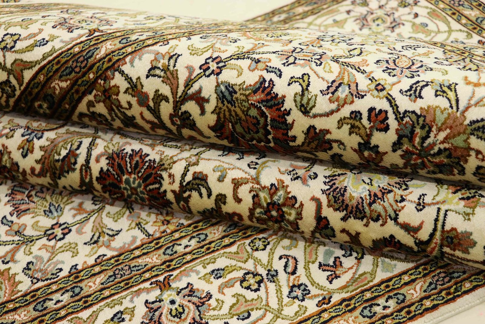 Kashmir silk 184x126 - Image 7
