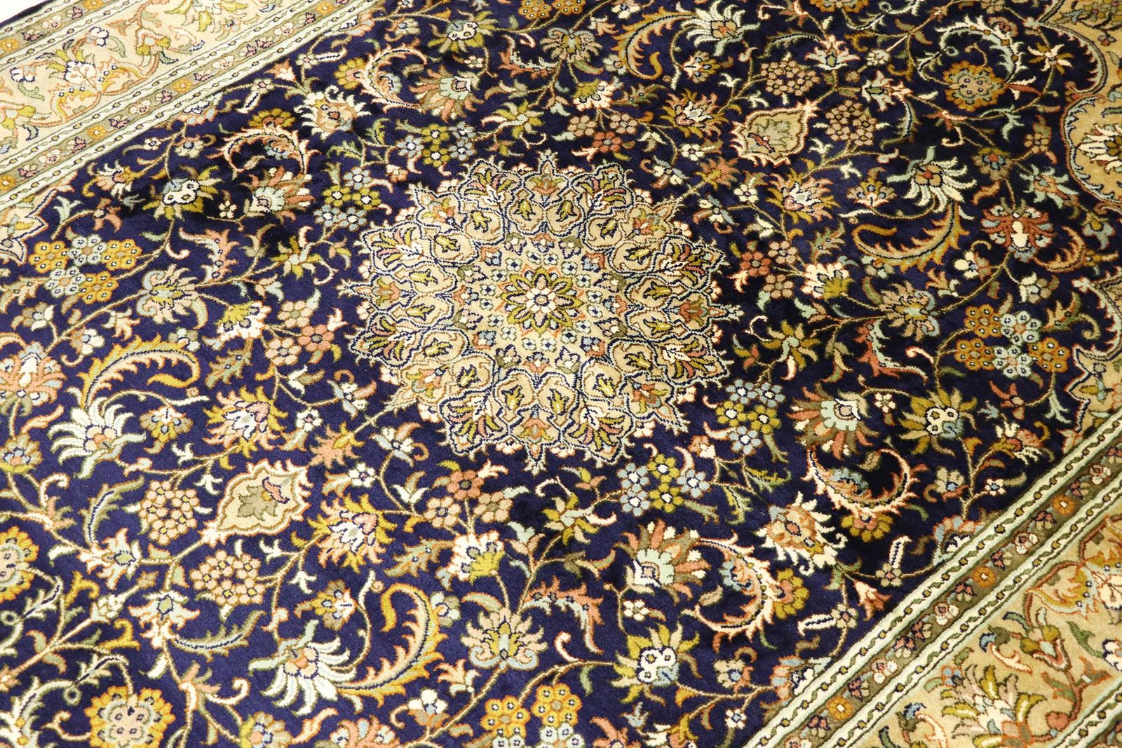 Kashmir silk 187x127 - Image 3