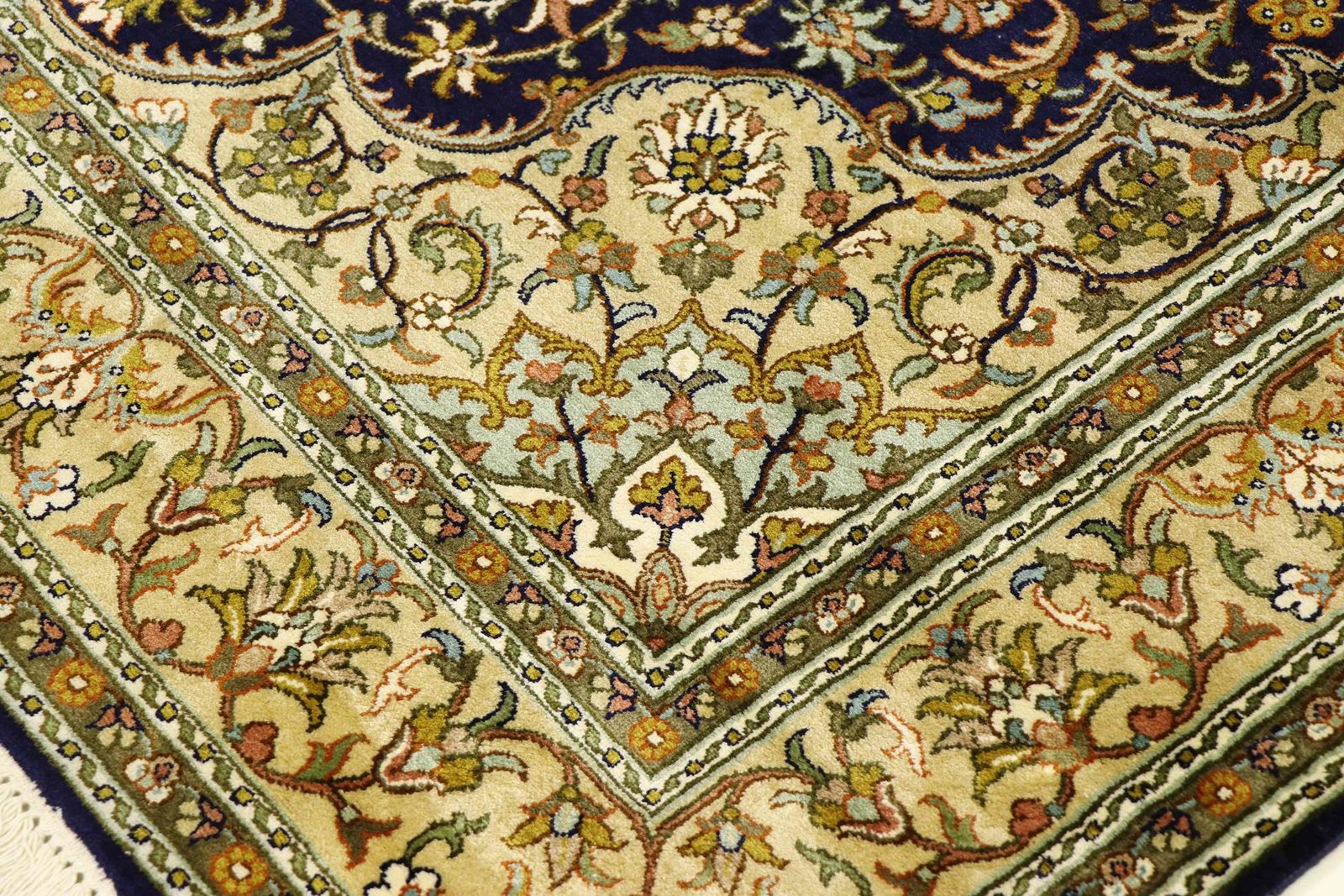 Kashmir silk 187x127 - Image 4