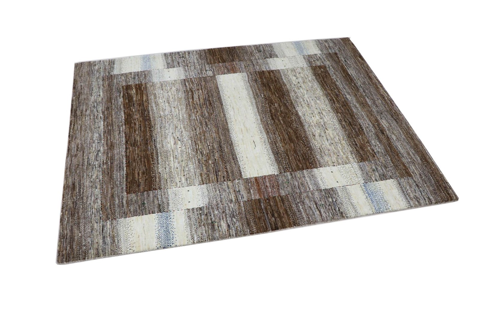 Lori Baseri 201 x 158 - Image 2