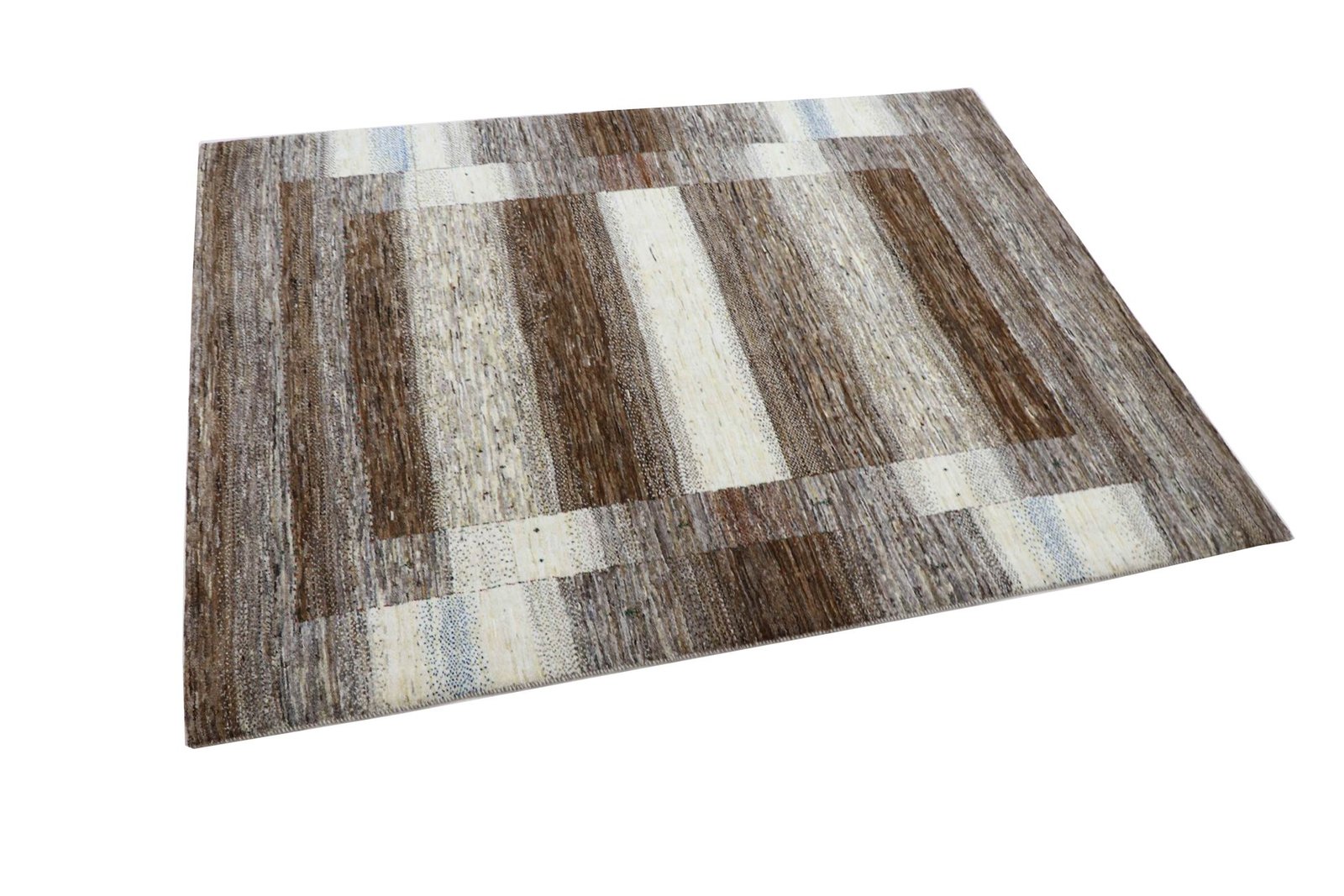 Lori Baseri 201 x 158 - Image 3