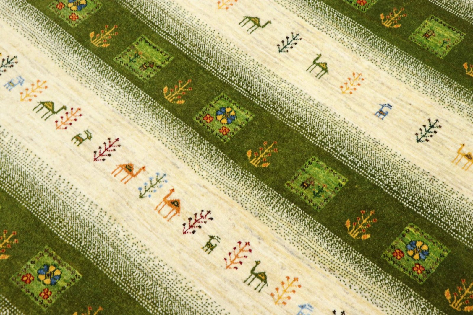 Lori Baseri 206 x 152 - Image 4