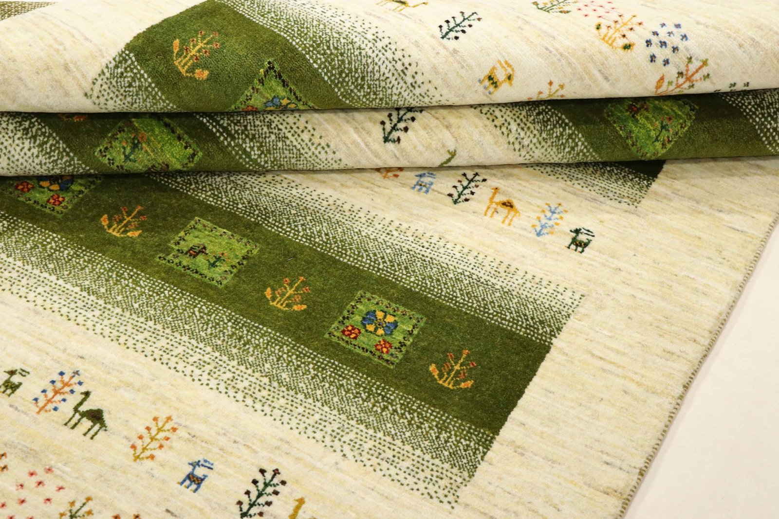 Lori Baseri 206 x 152 - Image 7