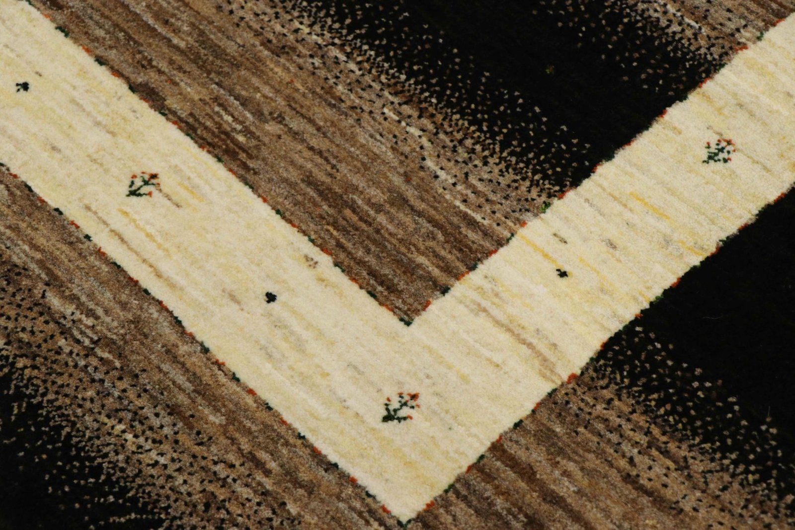 Lori Baseri 190 x 125 - Image 5