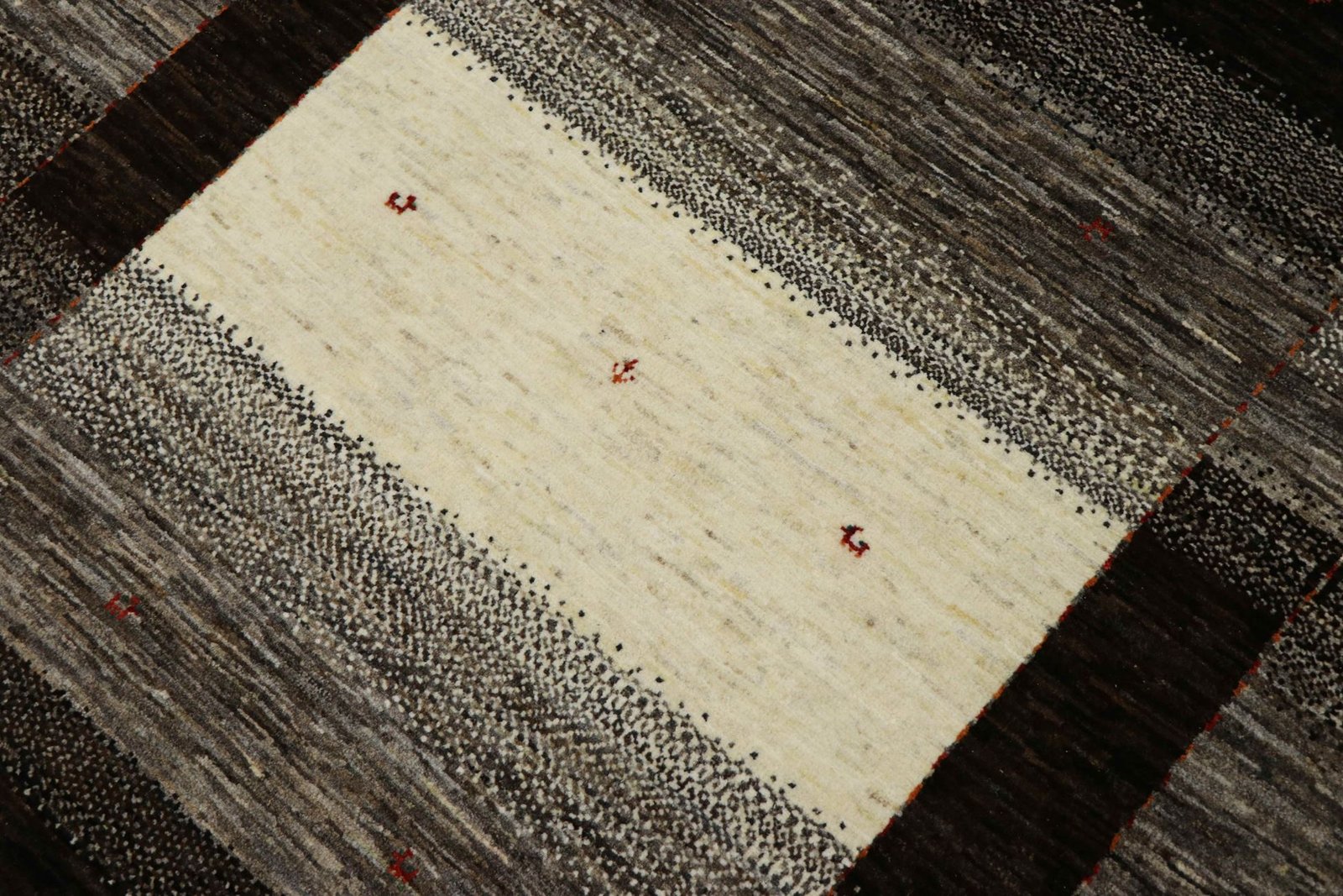 Lori Baseri 187 x 129 - Image 4