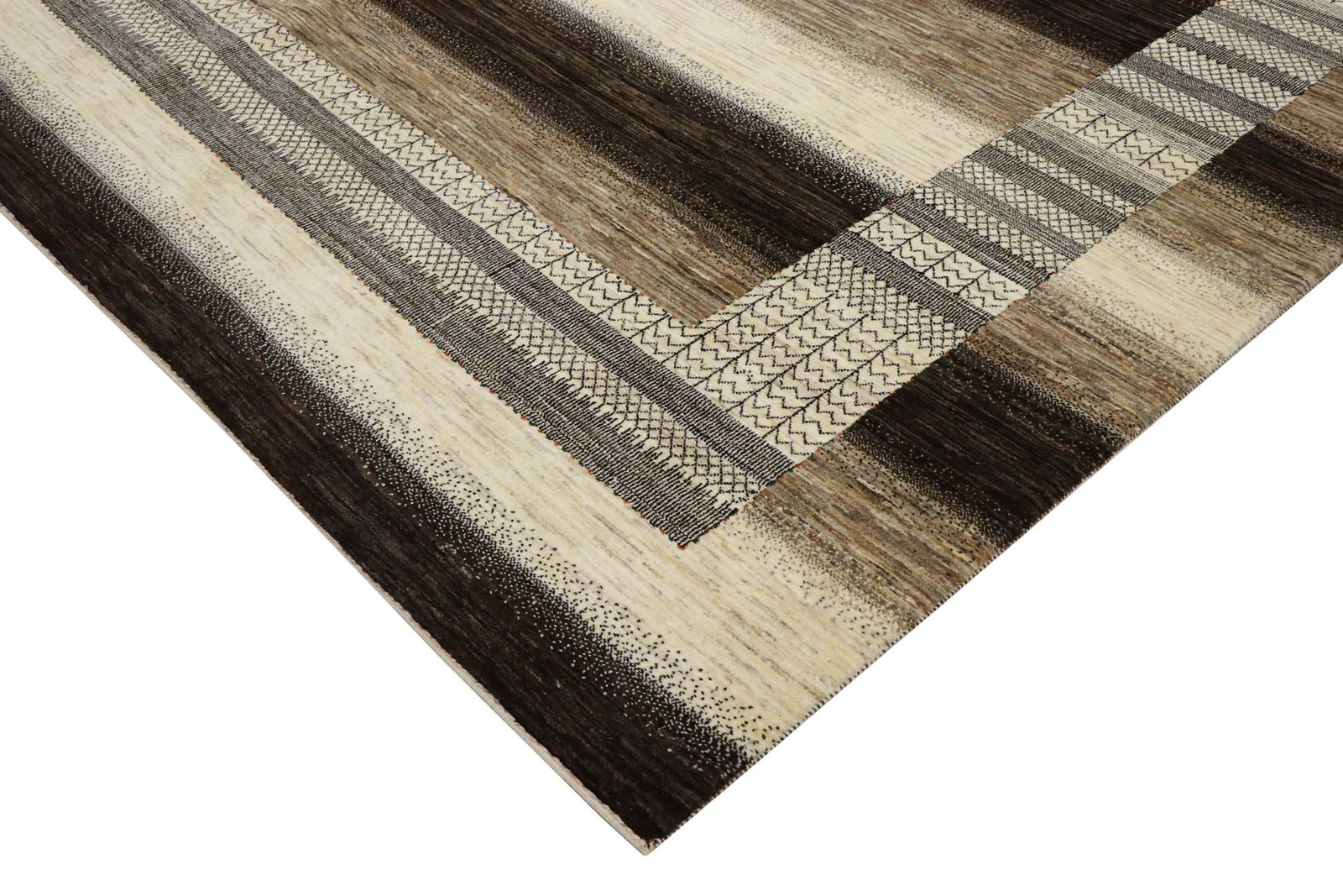 Lori Baseri 323 x 227 - Image 6