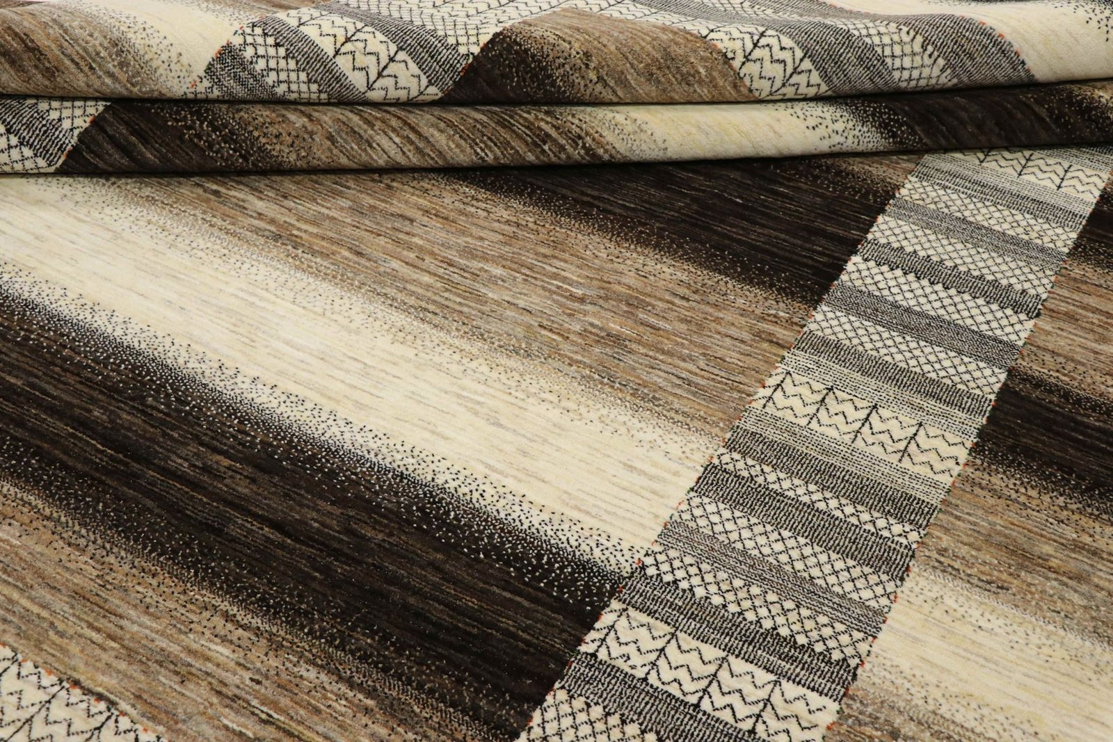 Lori Baseri 323 x 227 - Image 8