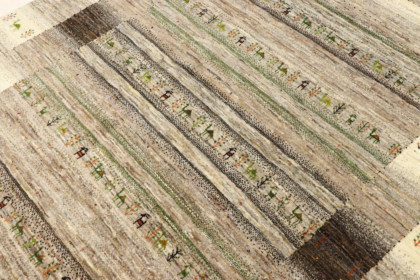 Lori Baseri 231 x 175 - Image 4