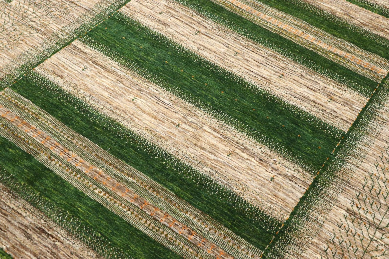 Lori Baseri 300 x 204 - Image 4