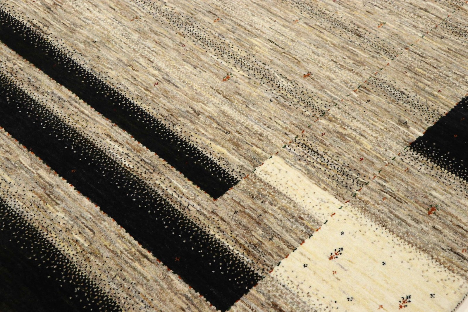 Lori Baseri 300 x 210 - Image 5