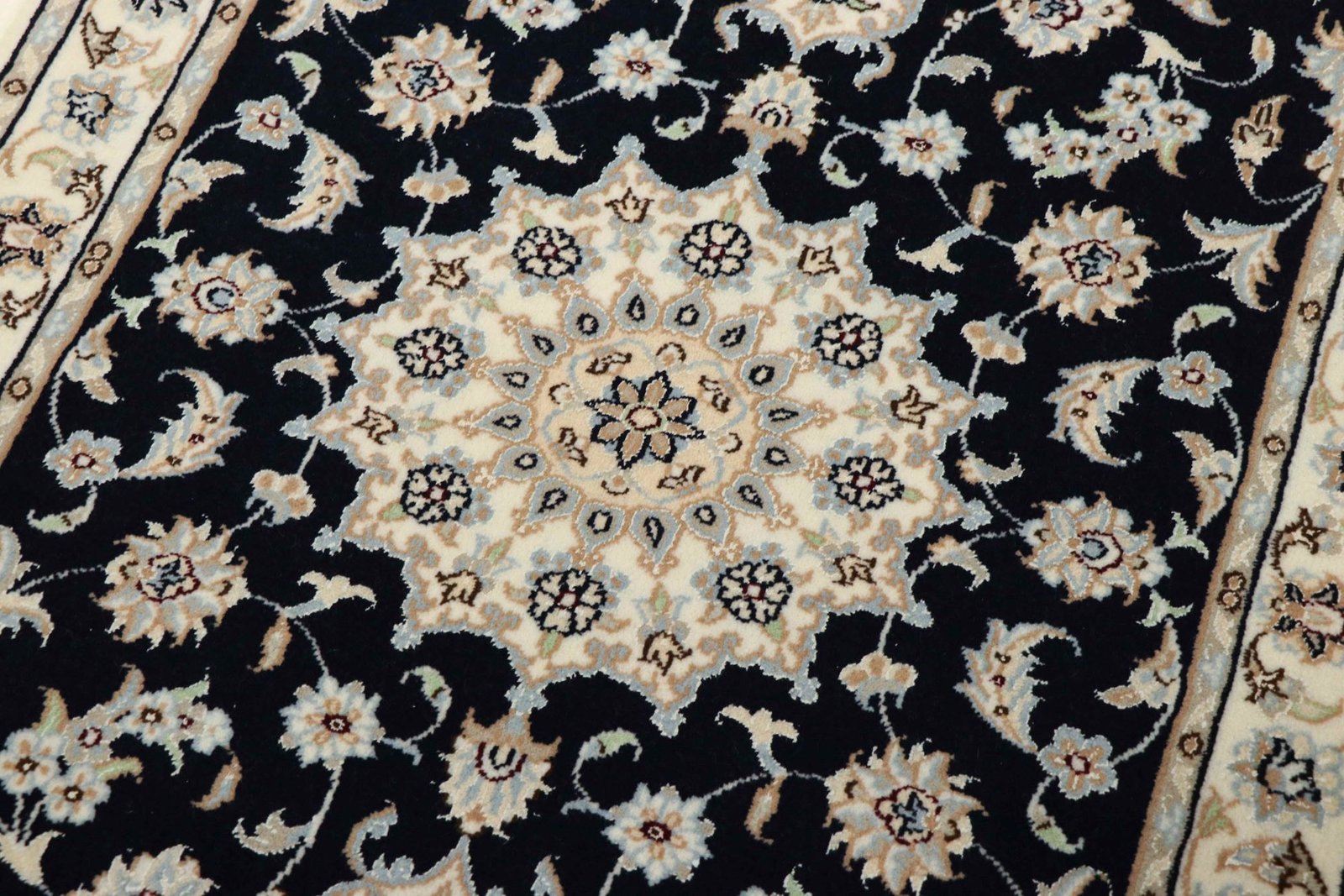 Nain 9La Sherkat 142x76 - Image 4