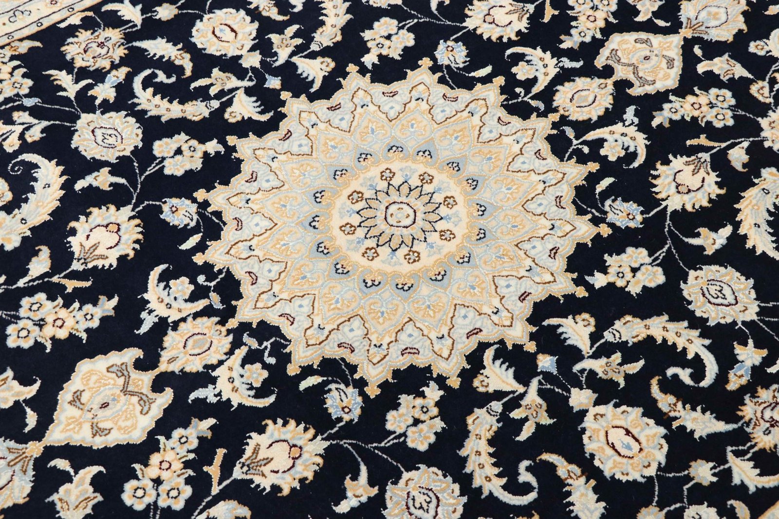 Nain 9La Sherkat 205x148 - Image 4