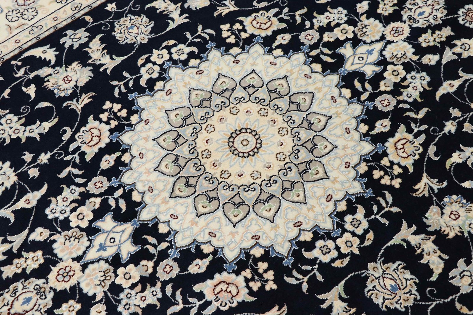 Nain 9La Sherkat 196x148 - Image 4