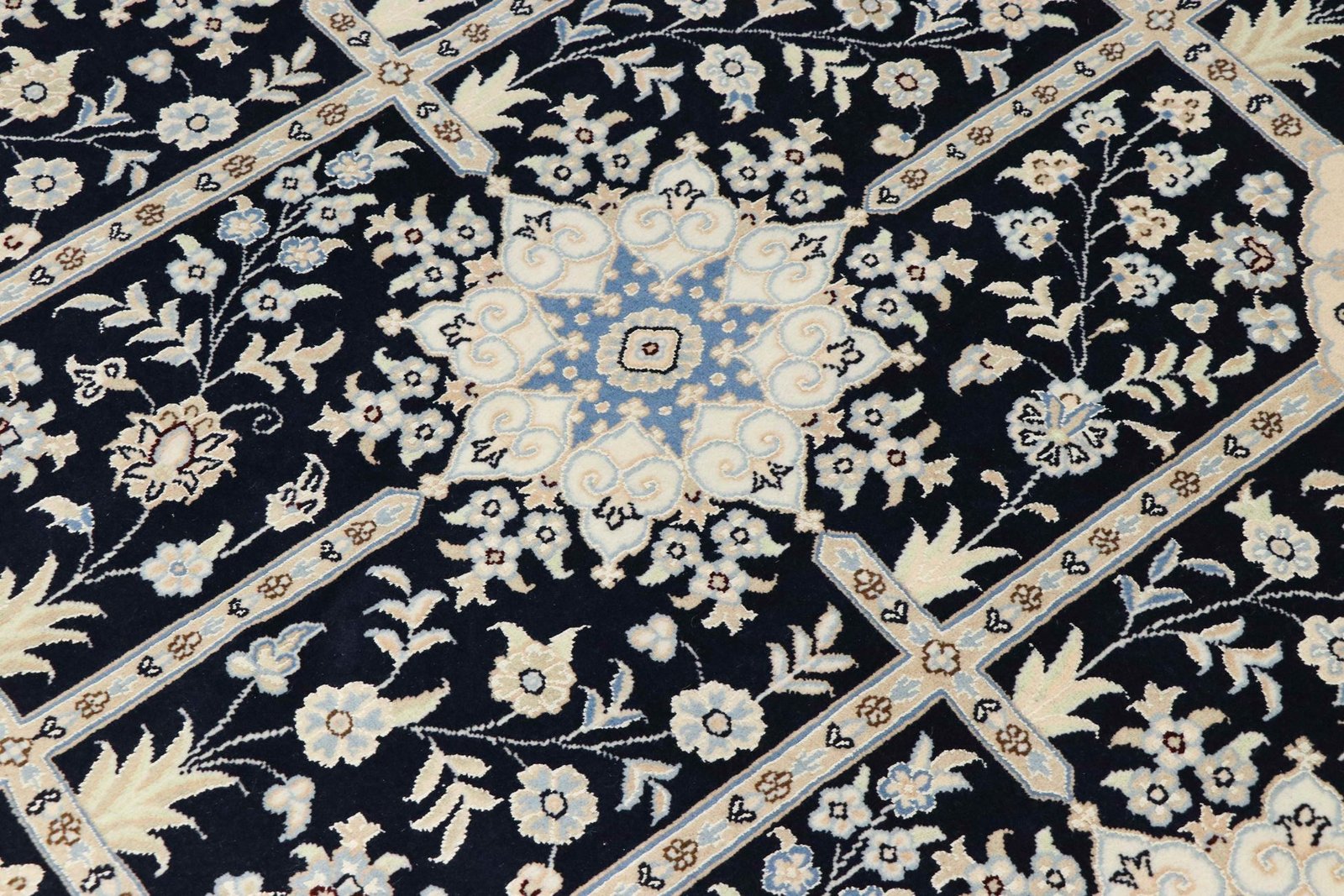 Nain 9La Sherkat 205x150 - Image 4