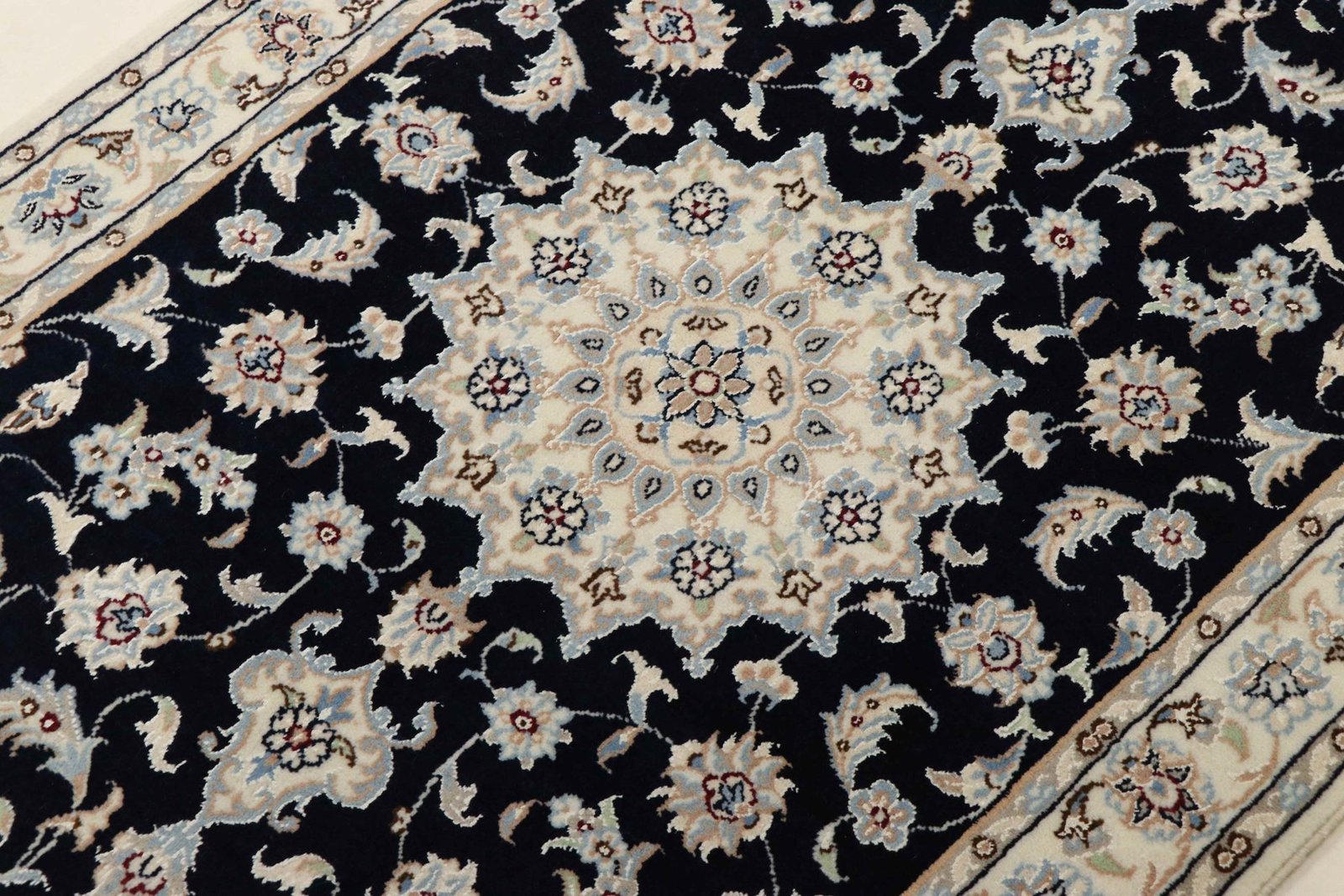 Nain 9La Sherkat 137x73 - Image 4