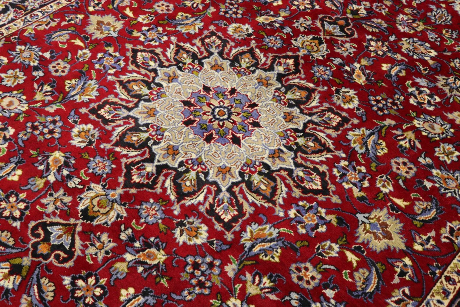 Najaf Abad 335x235 - Image 3