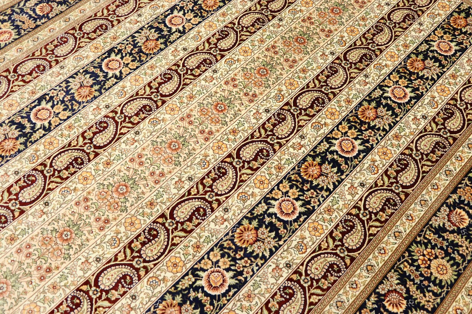 Hereke Silk 216x156 - Image 4