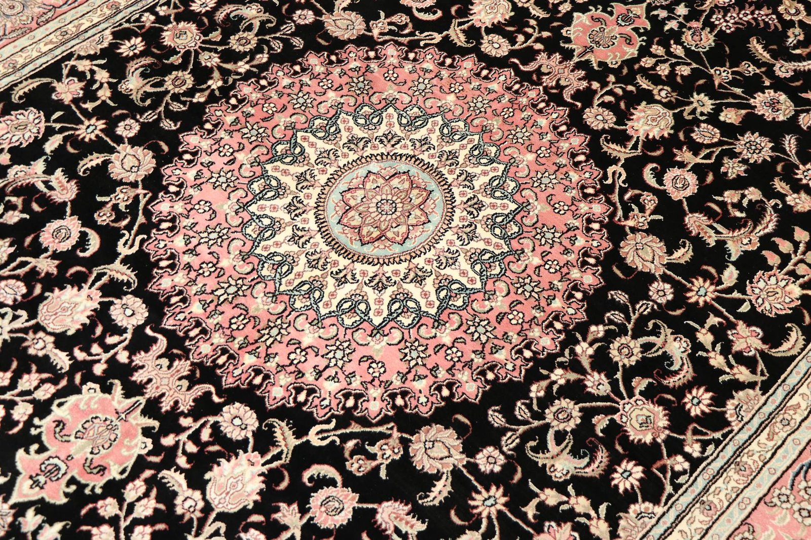 Hereke Silk 263x156 - Image 4