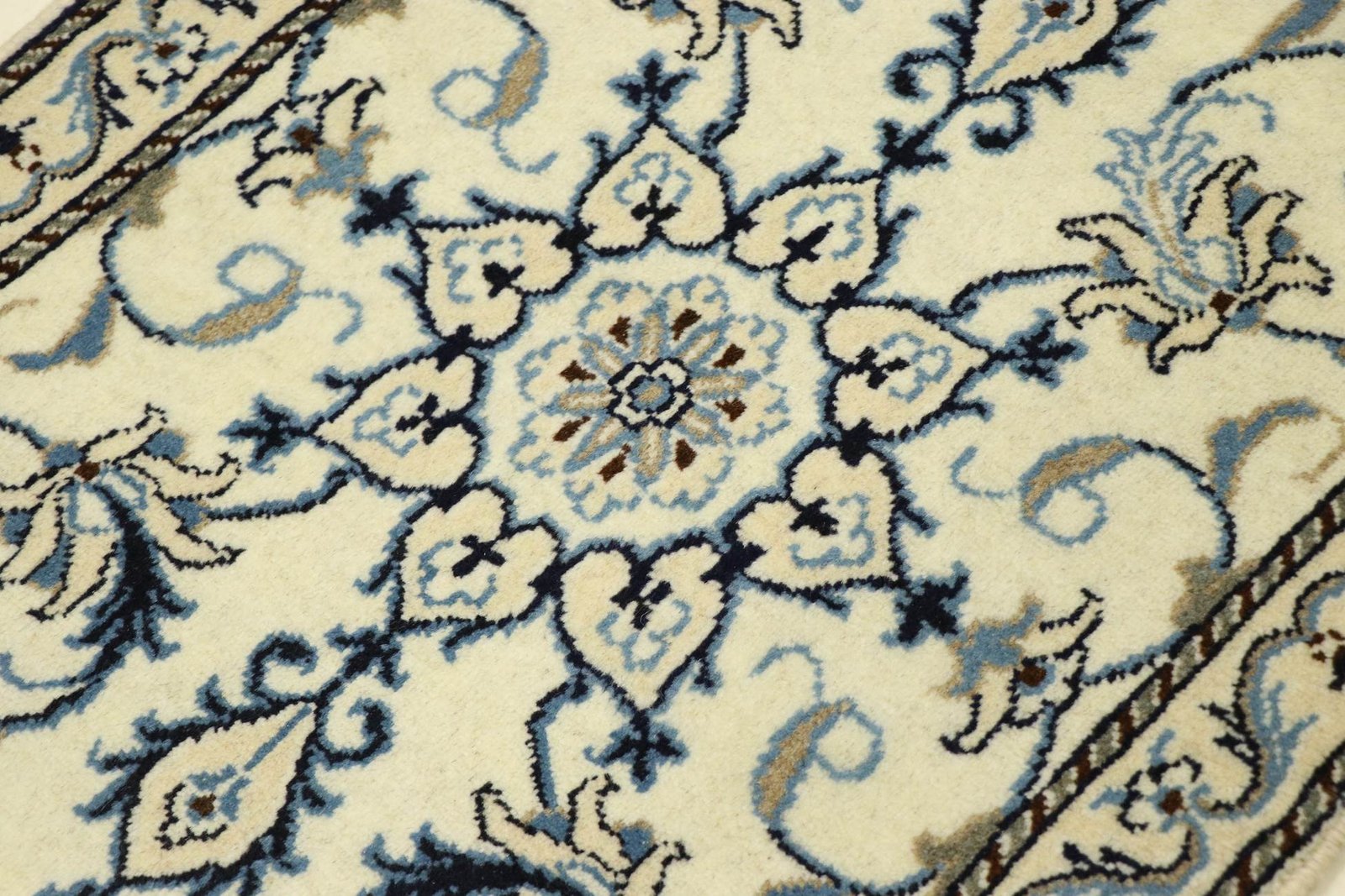 Nain Kashmar 89x59 - Image 4