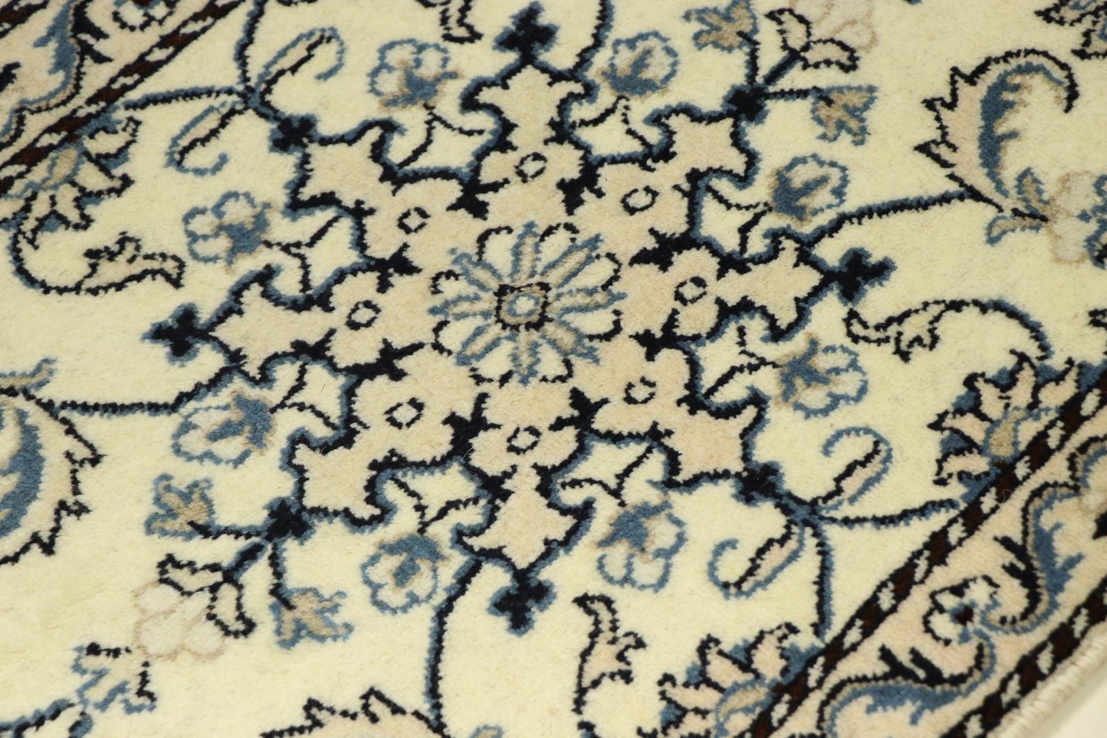 Nain Kashmar 89x56 - Image 4