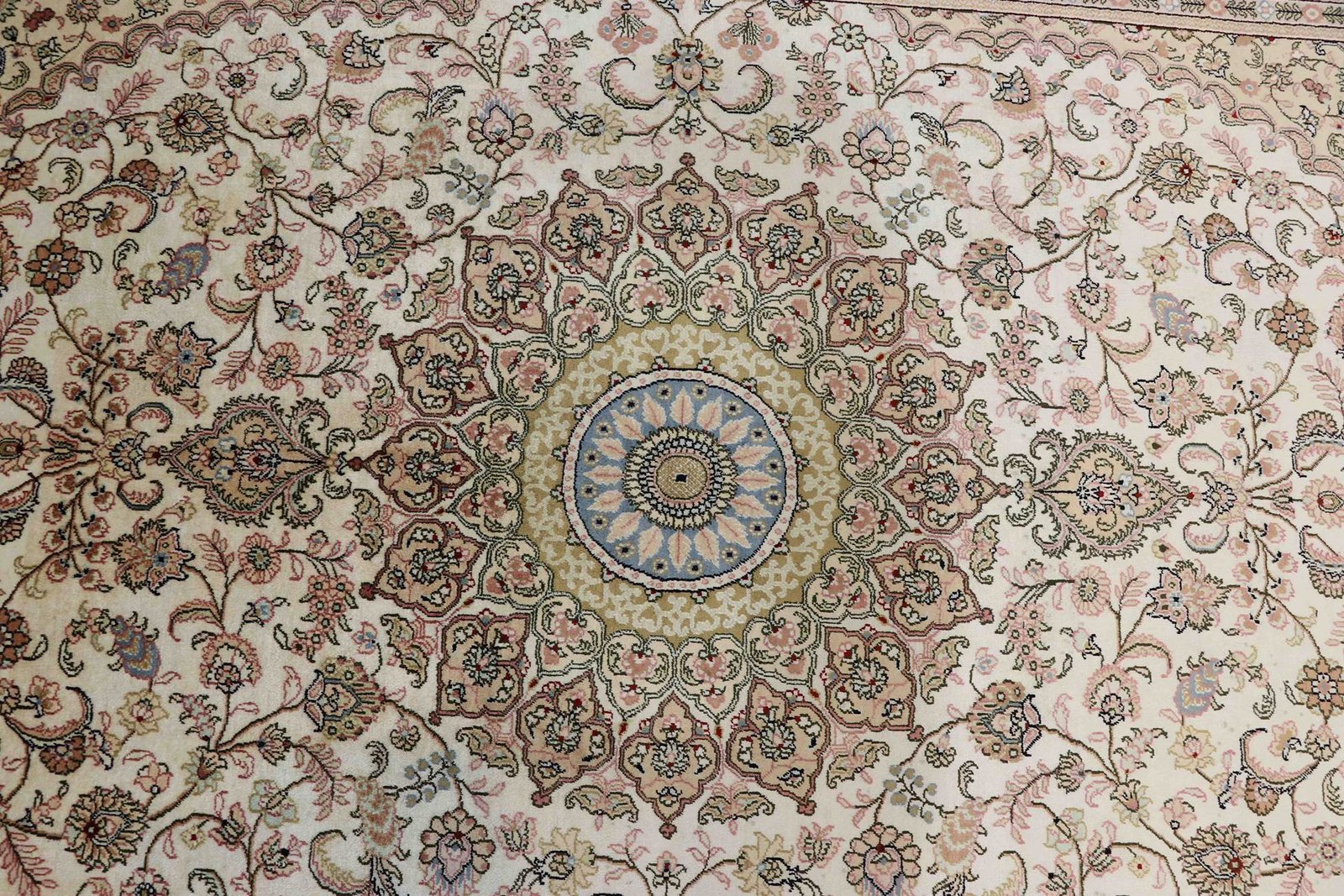 Hereke Silk 278x186 - Image 3