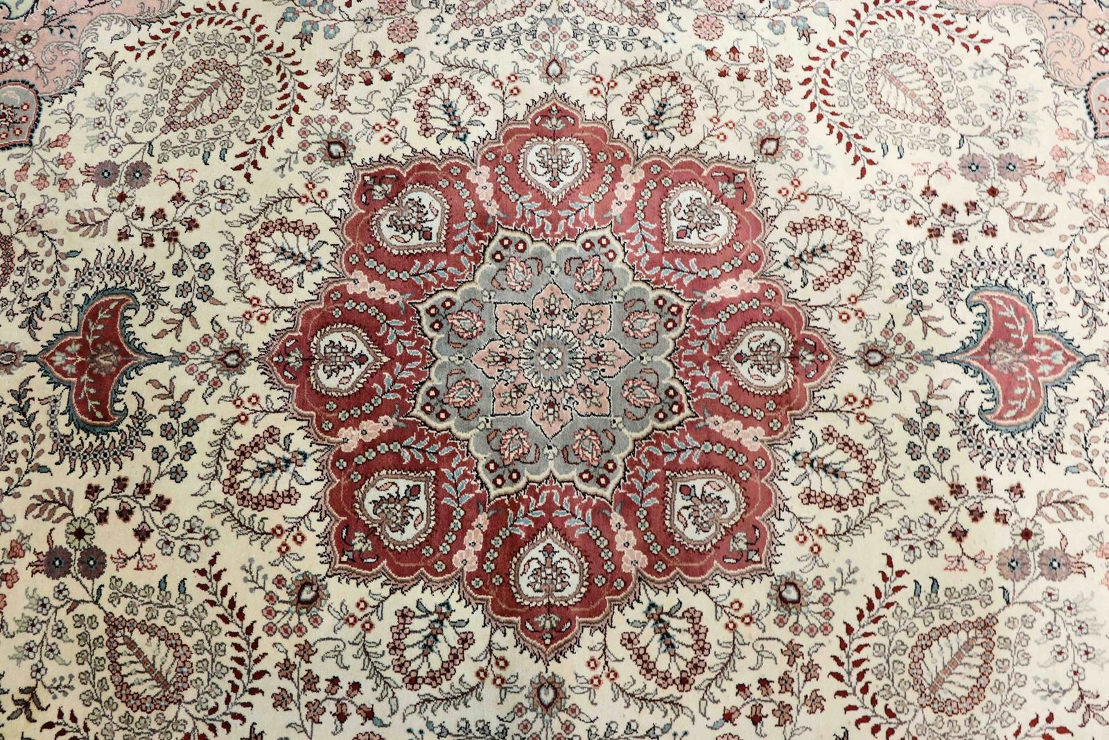 Hereke Silk 274x183 - Image 5