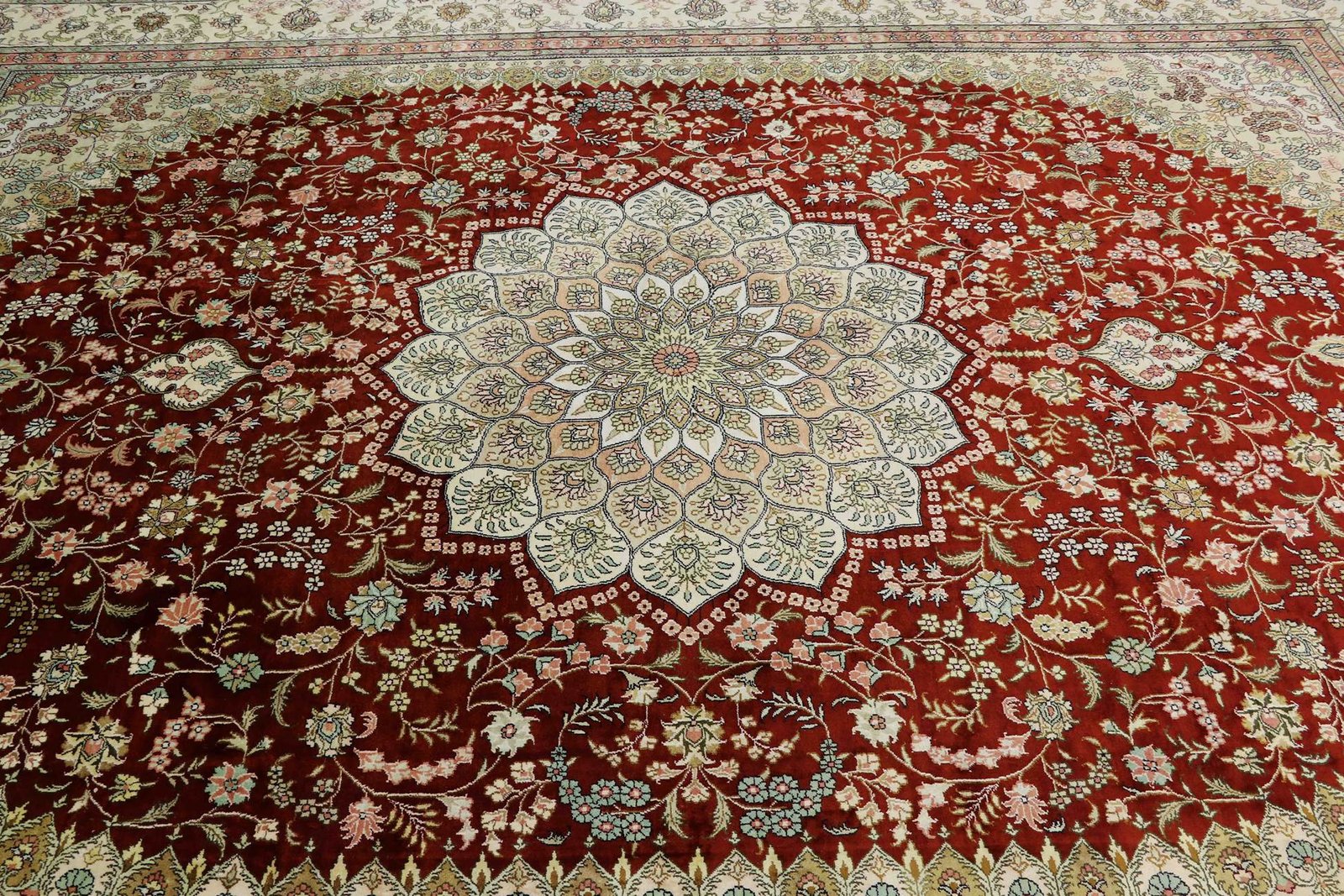 Hereke Silk 366x275 - Image 3