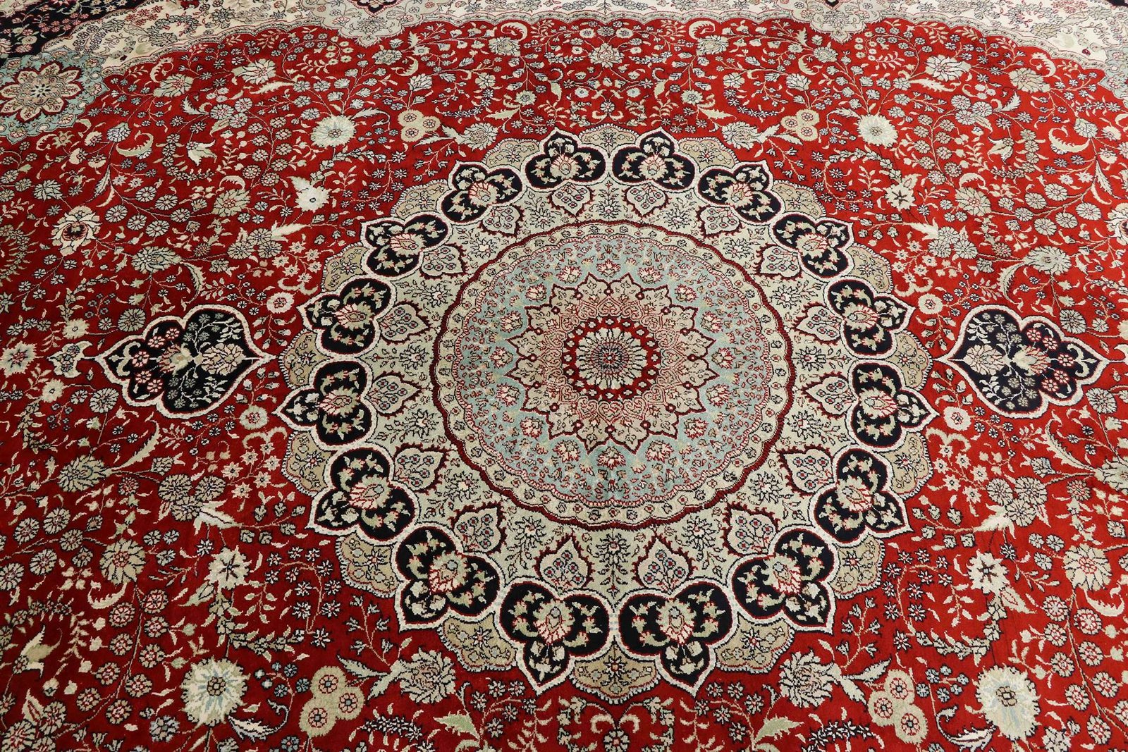 Hereke Silk 366x275 - Image 5